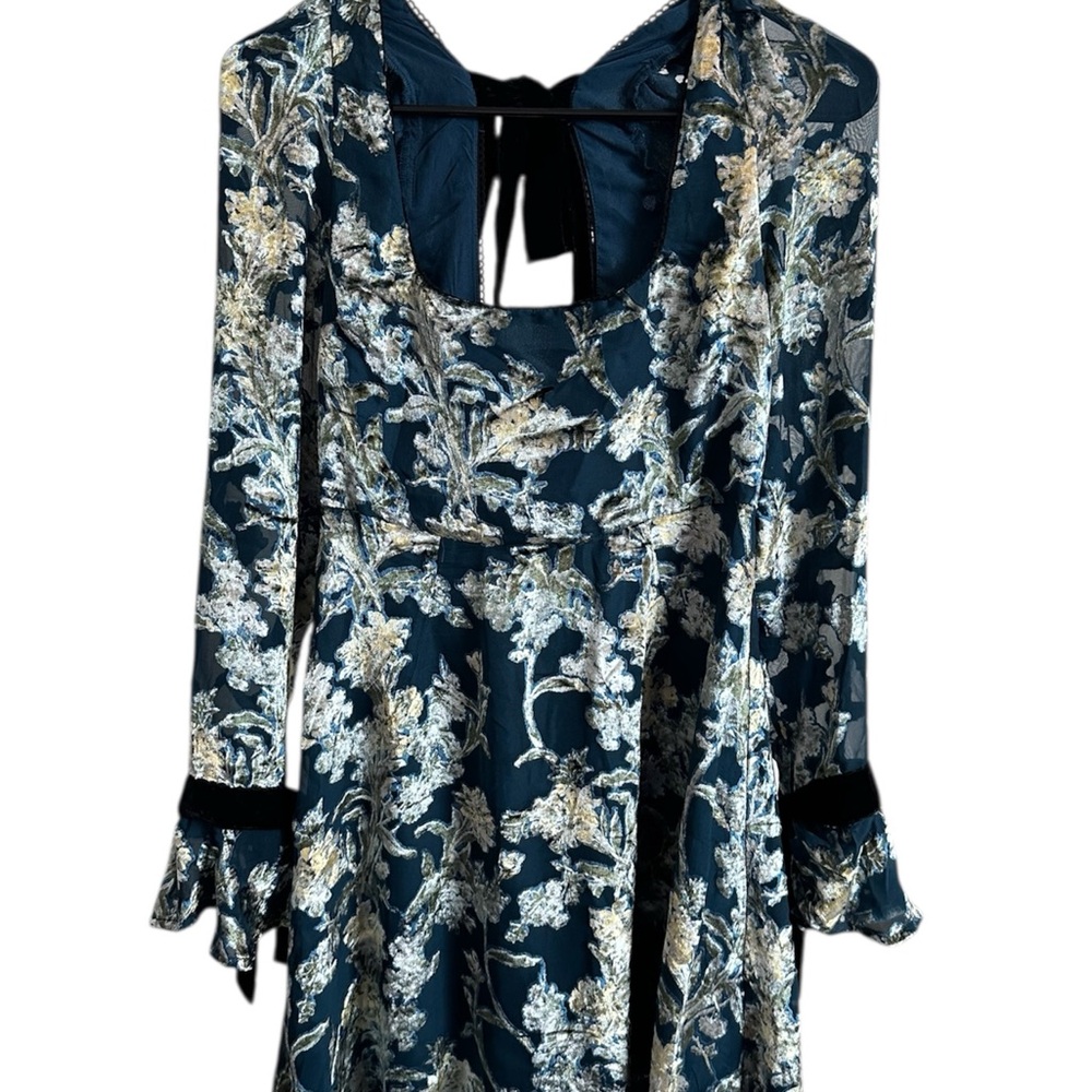 Hope & Ivy Elegant Velvet Burnout Floral Dress in Green Yellow & Black Size 8
